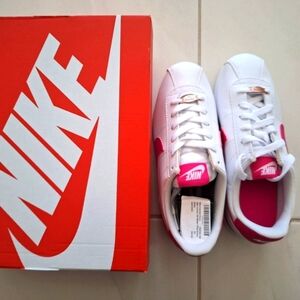 Brand new girl nike shoes size 5y